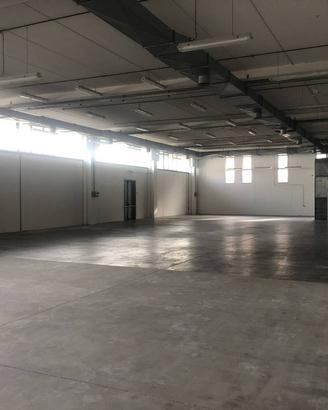 Immobile di 800 m² con 4 locali a Lugo