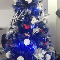 Albero di natale blu effetto ghiaccio