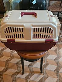 Trasportino per cani o gatti.
