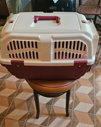 Trasportino per cani o gatti.