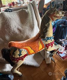 Cavallo da giostra vintage, scolpito in legno