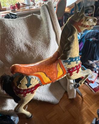 Cavallo da giostra vintage, scolpito in legno