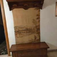 Cassapanca con attaccapanni in legno