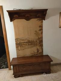 Cassapanca con attaccapanni in legno