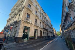 Elegante palazzo d'epoca via Umberto-Villa Belli