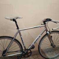 Bicicletta scatto fisso