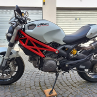 Ducati Monster 796