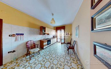 Appartamento di 4 vani e accessori, Afragola