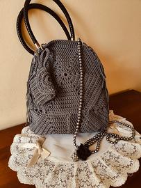 Borsa grande crochet grigia con manici in ecopelle