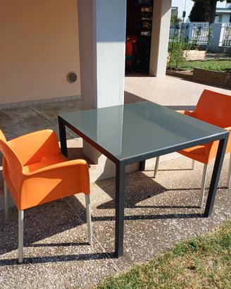 Tavolo da esterno con sedie