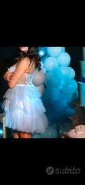 Abito azzuro in tulle elegante