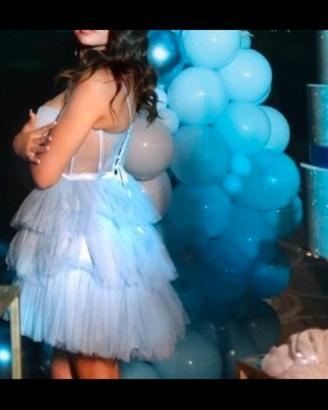 Abito azzuro in tulle elegante