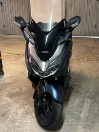Scooter Honda forza 300