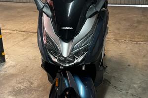Scooter Honda forza 300