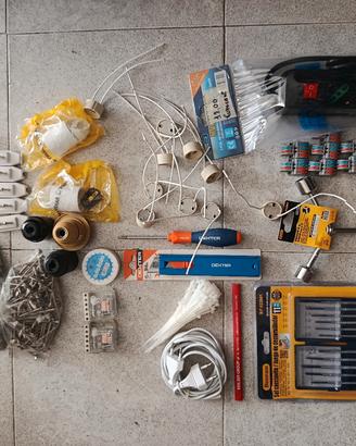 spine volanti e portalampade elettrici 