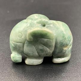 Ciondolo in giada naturale intagliato a mano a fo