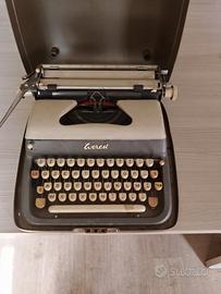 Macchina da scrivere Olivetti K2 Deluxe – Anni ’50