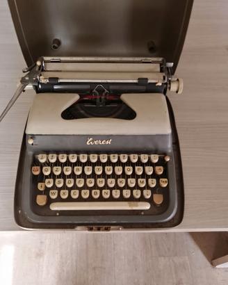 Macchina da scrivere Olivetti K2 Deluxe – Anni ’50