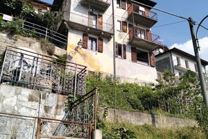 Casa su 3 piani