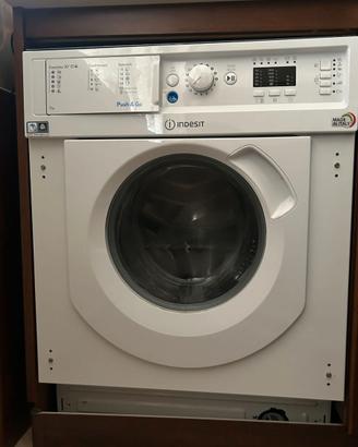 Lavatrice Indesit usata.