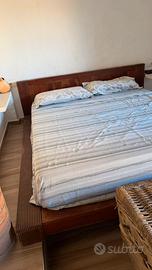 Letto matrimoniale in legno