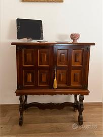 Mobile Bar antico in legno con ante lavorate