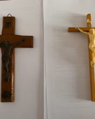 2 Crocifissi in legno
