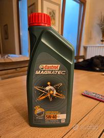 olio Castrol per motori auto  benzina e  diesel