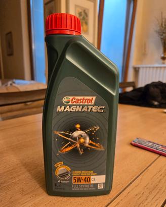 olio Castrol per motori auto  benzina e  diesel