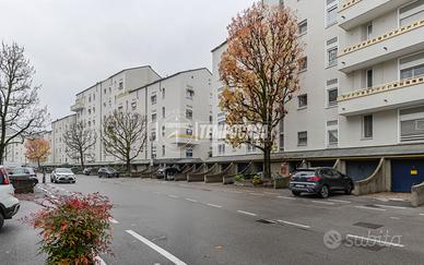 AMPIO 4 LOCALI CON TERRAZZO