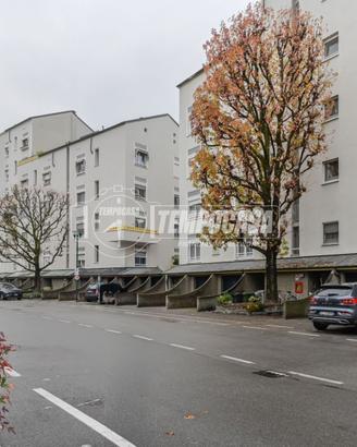 AMPIO 4 LOCALI CON TERRAZZO