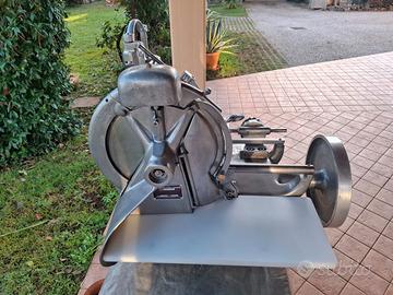 Affettatrice a volano d’epoca  Modello 330 "Lusso"