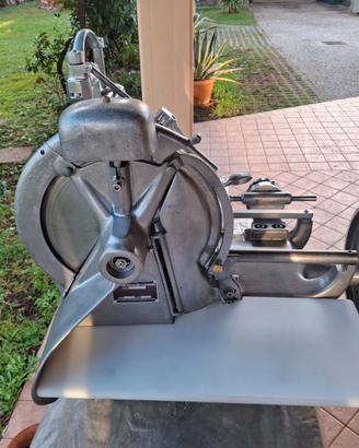 Affettatrice a volano d’epoca  Modello 330 "Lusso"