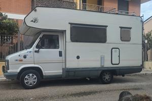 camper mansardato pronto a partire