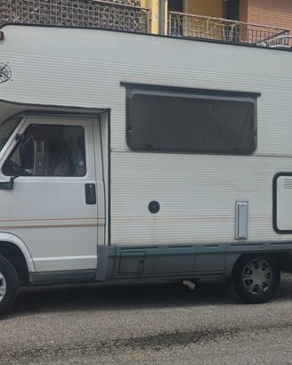 camper mansardato pronto a partire
