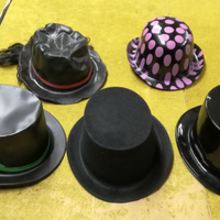 Cappelli in plastica