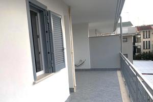 3 vani+2 acc con box nuova costruz