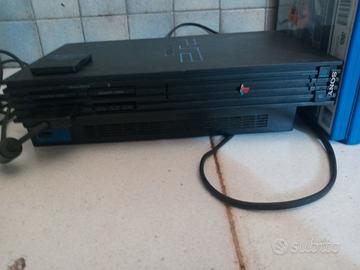 Playstation2 + 2 controller + 8Mb memory card + 7 