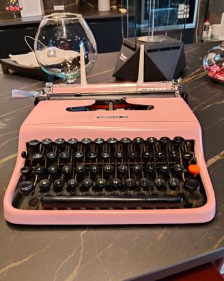Macchina da per scrivere Olivetti lettera 22