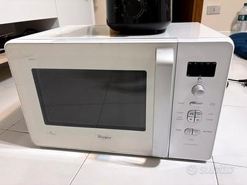 Forno a microonde perfettamente funzionante