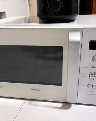 Forno a microonde perfettamente funzionante