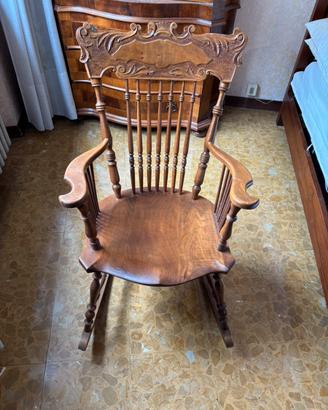 Sedia a dondolo in legno