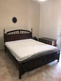 Letto matrimoniale antico