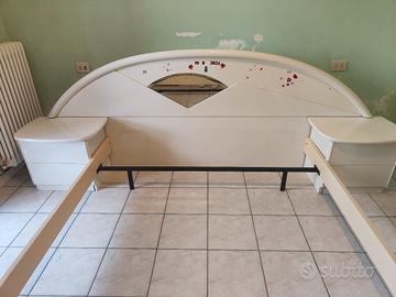 struttura letto completa di 2 comodini e 1 comò 