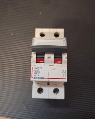 interruttore magnetotermico  c10