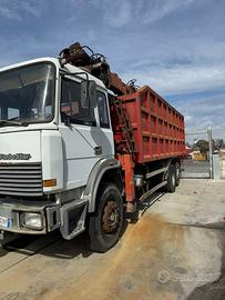 Iveco 190 con gru
