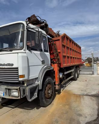 Iveco 190 con gru
