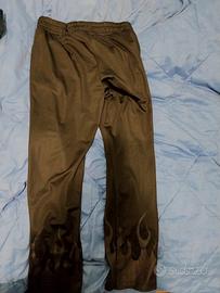 Pantaloni L neri con fiamme grigie
