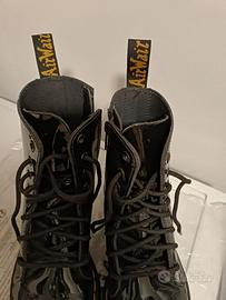 DR. Martens anfibi platform pelle lucida