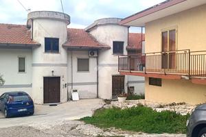 CASA SEMINDIPENDENTE A SALERNO